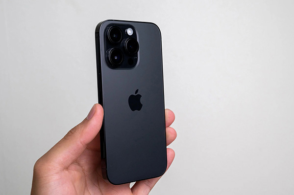 Trên tay iPhone 14 Pro/Pro Max màu đen bí ẩn và đầy thu hút